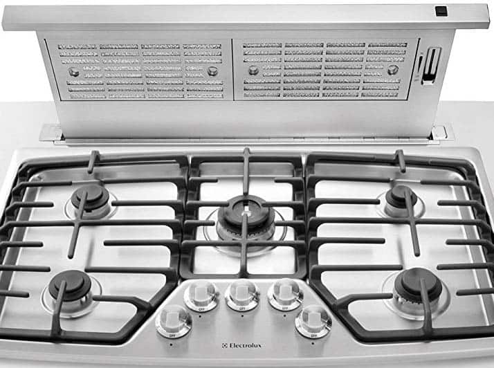 Downdraft range hood with a stove. The downdraft range hood is extracted from behind the stove.